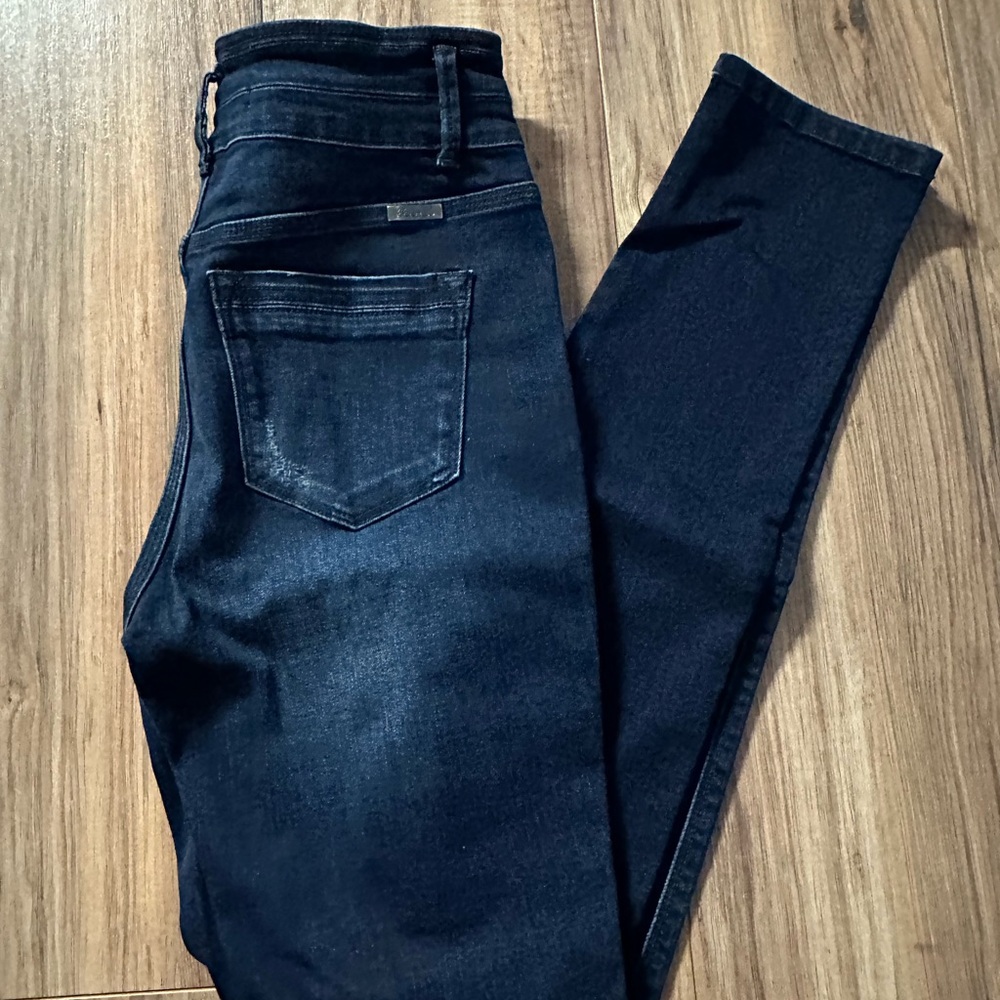 Kancan Distressed Dark Blue Women's Jeans 7/27. New without tags